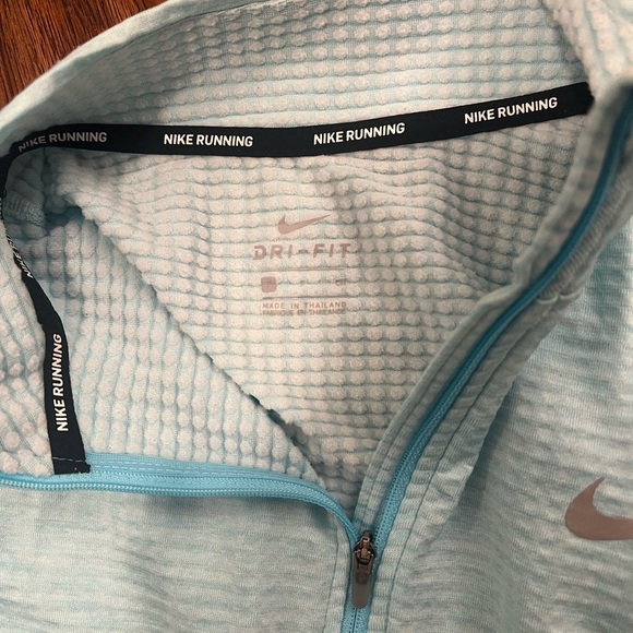 Workout top - Picture 7 of 11